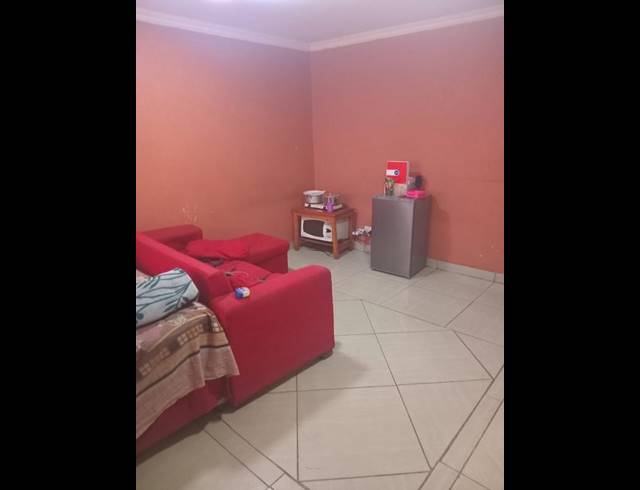 8 BEDROOM HOUSE FOR SALE IN TEMBISA CENTRAL